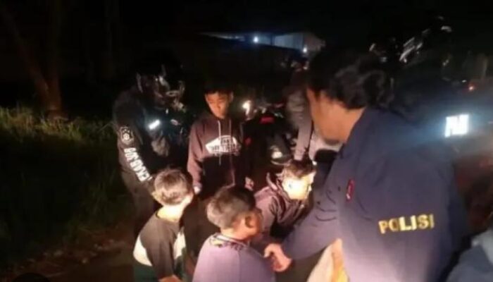 Aparat Polsek Pabayuran Bekasi dan Warga Amankan Sekelompok Remaja Hendak Tawuran