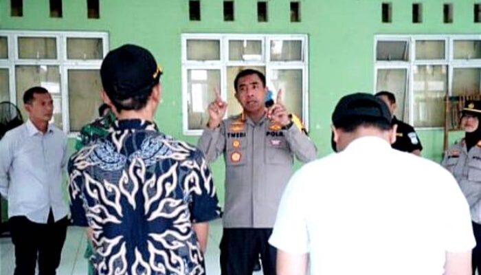 Tinjau Gudang PPK, Kapolres Metro Bekasi dan Dandim 0509 Ajak Masyarakat Ciptakan Pemilu 2024 Aman Damai