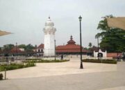 Destinasi Wisata Religi Terkenal Masjid Agung Banten, Paling Ramai Pengunjung pada Malam Jumat Kliwon