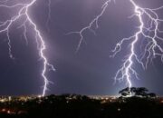 Waspada Musim Hujan Banyak Petir, Ini Himbauan BMKG