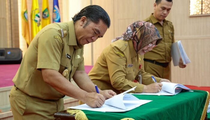 Pj Gubernur Banten Serahkan DPA SKPD dan Tandatangani Perjanjian Kinerja Tahun Anggaran 2024
