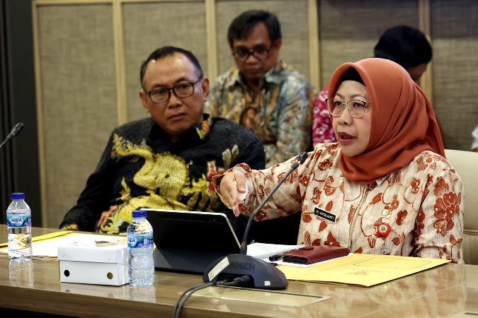 Pj Sekda Provinsi Banten Virgojanti menghadiri Rapat Proses Pelaksanaan Pengadaan Tanah Pembangunan Holding Area KM 97A Ruas Jalan Tol Tangerang-Merak, di Gedung Bina Marga Kementerian PUPR, Jakarta, Kamis (25/1/2024).(Foto: Istimewa)