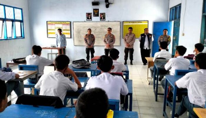 Cegah Tawuran Pelajar, Polsek Cibeber Cilegon Berikan Edukasi dan Razia Tas di Sekolah