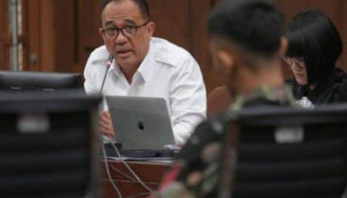 Terbukti Gratifikasi dan TPPU, Eks Dirjen Pajak Rafael Alun Trisambodo Divonis 14 Tahun Penjara