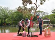 Pj Gubernur Al Muktabar Dampingi Wapres Ma’ruf Amin Kick Off Tanara Clean Up