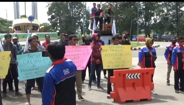 Dinilai Merusak Lingkungan, Ratusan Warga Desa Muktiwari Cibitung Unjukrasa Desak GalianTanah C Ditutup