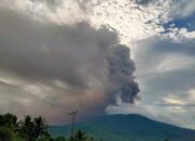 Lontarkan Abu Setinggi 2.000 Meter, Gunung Lewotobi Laki-laki Status Level IV