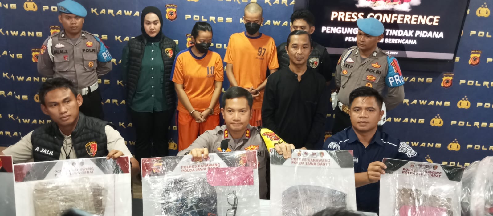 Kapolres Karawang saat konfrensi pers pengungkapan kasus pembunuhan berencana. (Foto : istimewa)
