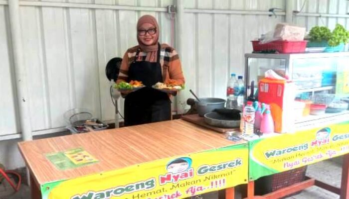 Devy Sagita, Caleg Partai Demokrat Kota Bekasi Sosialisasi dengan Buka Waroeng Nyai Gesrek