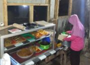 Harga Bahan Pokok Melonjak, Penjual Nasi Uduk Pasrah Terima Nasib