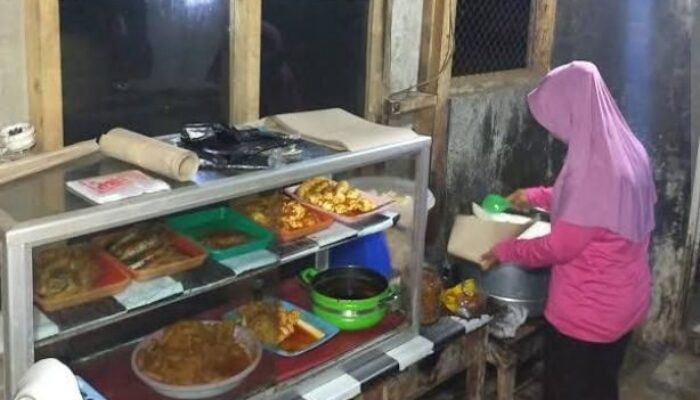 Harga Bahan Pokok Melonjak, Penjual Nasi Uduk Pasrah Terima Nasib