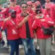 Ketua DPC PDI Perjuangan Kabupaten Bekasi, Soleman bersama rombongan kader saat akan kampanye akbar Ganjar-Mahfud di Stadion GBK. (Foto : istimewa)