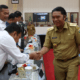 Pj Gubernur Banten Al Muktabar saat mengikuti Rapat Koordinasi Pengendalian Inflasi di Pendopo, KP3B Curug, Kota Serang, Provinsi Banten, pada Senin 12 Februari 2024. (Foto : Setda Banten).