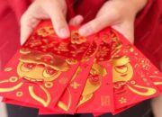 Jelang Perayaan Imlek Warga Tionghoa Siapkan Angpau