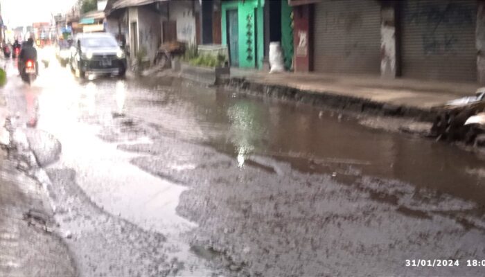 Warga Lagi-lagi Keluhkan Jalan Rusak, Pemdes dan Pemda Terkesan Tutup Mata