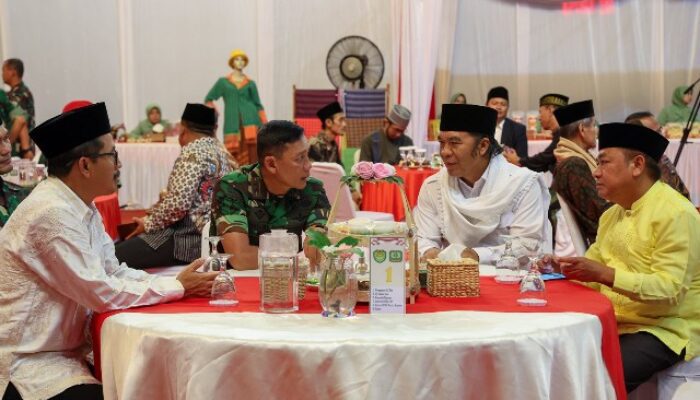Pj Gubernur Al Muktabar Buka Puasa Bersama Pangdam III/Siliwangi
