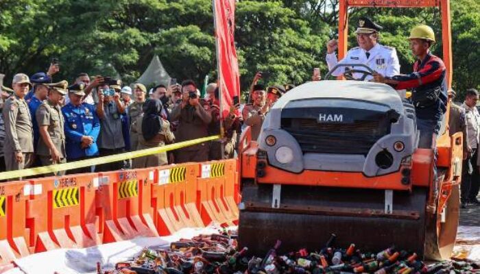 Hadiri HUT Damkar, Satpol-PP dan Linmas, Pj Gubernur Al Muktabar Dorong Tingkatkan Kapasitas dan Profesionalitas