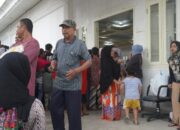 Pemdes Pasir Gombong Cikarang Bekasi Salurkan Bantuan Beras Bulog Program Bapanas