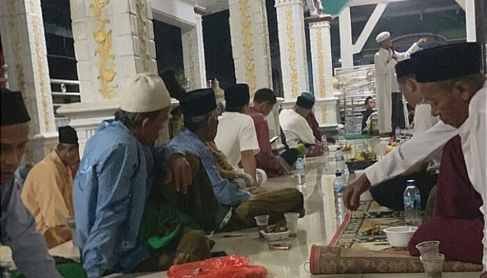 Peringati Nuzulul Quran, Warga Pulongandang Tengah Sindangsari Cabangbungin Bekasi Dengarkan Tausiyah