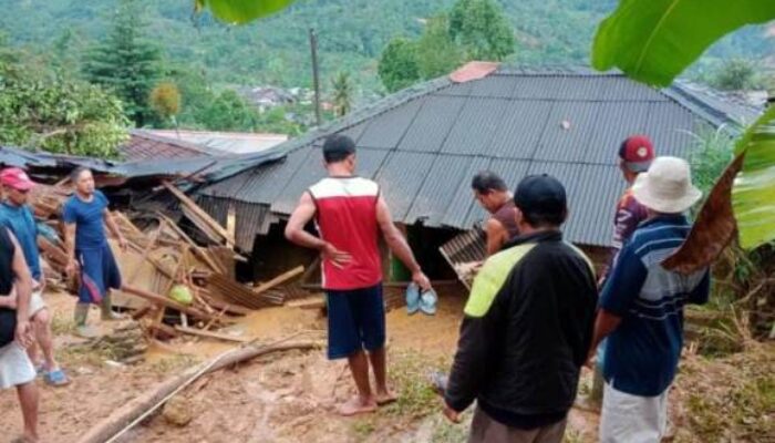 Hujan Lebat, Longsor di Lebak Banten Berdampak 9 Rumah dan Lumbung Pagi Rusak Parah