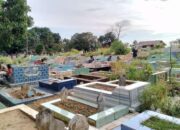 Jelang Ramadan 1445 Hijriah, Pemakaman Dipadati Warga untuk Berziarah