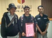 Kader PDIP Datangi Kantor Bawaslu Kabupaten Bekasi Laporkan Dugaan Kecurangan PPK Sukakarya