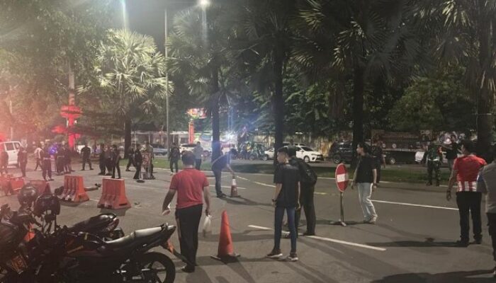 Viral!! Beredar Video Keributan Oknum TNI dengan Gerombolan Preman di Depan Polres Jakpus