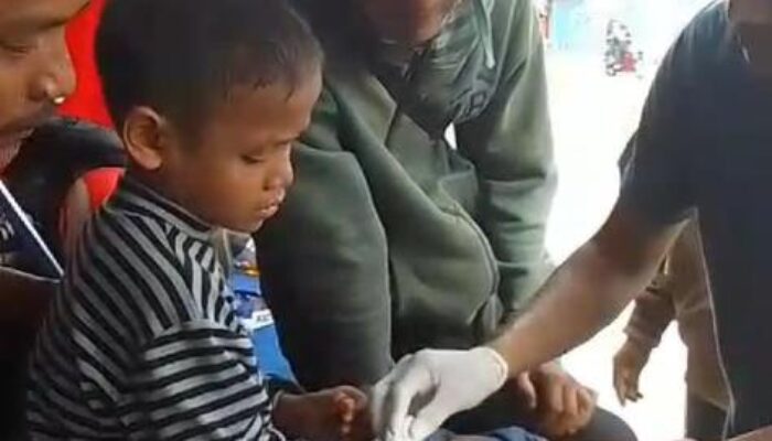Relawan Kosmi dan Jurpala Bantu Pemudik Kecelakaan di Jalur Pantura