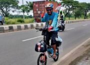 Unik, Pemudik Asal Cikarang Pulang Kampung ke Solo Naik Sepeda