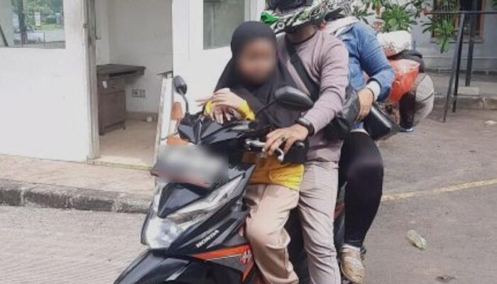 Pemudik Asal Cikarang 5 Jam Naik Motor Bonceng Bertiga ke Sumedang