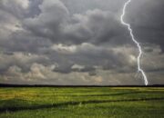 Berteduh di Gubuk Persawahan, 11 Petani di Pandeglang Banten Disambar Petir, 3 Tewas
