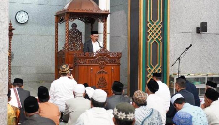 Sholat Idul Fitri di Masjid Agung Cilegon, Helldy Agustian Minta Warga Jadikan Momentum Lebaran Saling Memaafkan