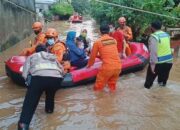 Polres Serang Kerahkan Aparat Bantu Evakuasi Warga Korban Banjir Cikande dan Kopo