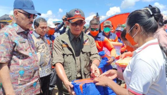 Presiden Jokowi Utus Kepala BNPB Letjen TNI Suharyanto Tinjau Pengungsi Erupsi Gunung Ibu