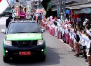 Sambut Kemenangan Kafilah MTQ ke-38, Ribuan Warga Bekasi Antusias Ikuti Arak-Arakan Piala Juara Umum