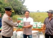 Kapolres Serang Banten Berikan Bantuan 300 Kg Bibit Padi Kepada Petani Korban Banjir dan Puso