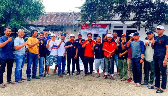 GRJ Bagikan Daging Kurban Kapolri di Cipocok Kota Serang Banten