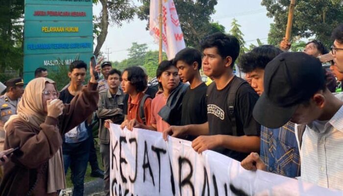 Kasus Situ Rancagede Jakung Senilai 1 Triliun Mandeg, Kumala dan Gempur Aksi Desak Kajati Banten Mundur