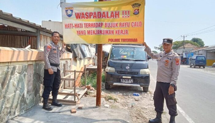 Polres Serang Banten dan Perusahaan Kerjasama Pasang Spanduk Himbauan ‘Waspada Calo Tenaga Kerja’