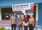 Cegah Tawuran Pelajar, Aparat Polres Serang Banten Pasang Spanduk Peringatan di Sekolah-Sekolah