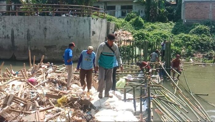 Bendungan Kali CBL Rusak Gara-gara Persawahan Wilayah Utara Kabupaten Bekasi Kekeringan