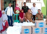 Peduli Lansia, Dinas Sosial Kabupaten Bekasi Salurkan Bantuan 20 Paket Sembako
