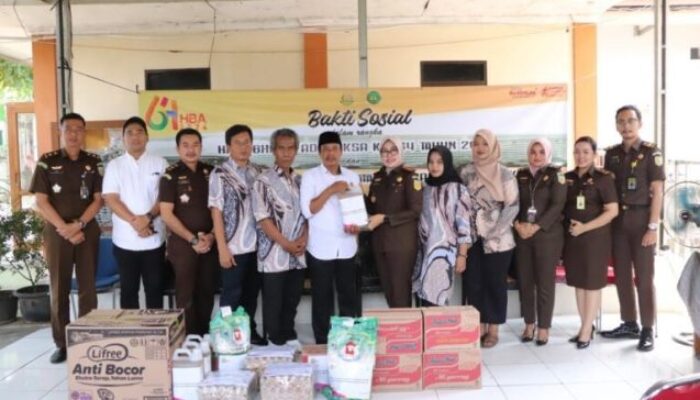 Peringati Hari Bakti Adhyaksa ke-64, Kejari Kabupaten Bekasi Baksos ke ODGJ dan Keluarga Pensiunan