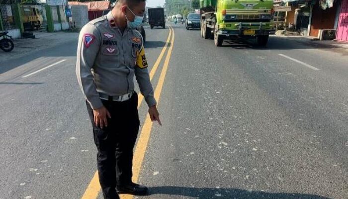 Pengendara Motor Yamaha KMX King Warga Tangerang Tewas Terlindas Truk di Jalan Raya Serang Banten