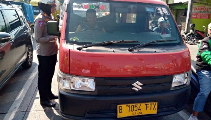 Hari ke-3 Operasi Patuh Jaya 2024, Wakasatlantas Polres Metro Bekasi Edukasi, Sosialisasi demi Keselamatan Berlalulintas