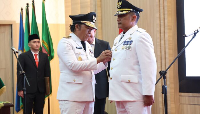 Pj Gubernur Banten Al Muktabar Lantik Gunawan Rusminto sebagai Pj Bupati Lebak