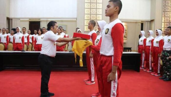 Serahkan Duplikat Bendera Pusaka Merah Putih, Pj Gubernur Banten Al Muktabar: Harus Dijaga Bersama