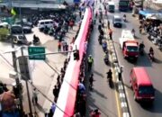 Bendera Merah Putih 79 Meter Dibentangkan, Ratusan Peserta Ramaikan Kirab dan Pawai Budaya