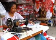 Jelang HUT RI, Penjahit di Bekasi Kebanjiran Order Bendera Merah Putih