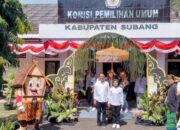 Hari Pertama, Paslon Asep-Lina Daftar ke KPU Kabupaten Subang Disambut ‘Tarian Galura’